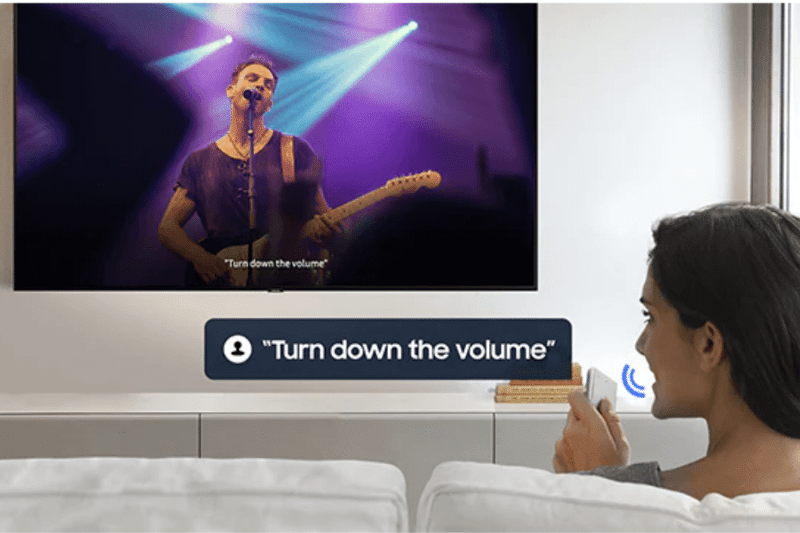 En Samsung Fernseher wird mit Bixby gesteuert
